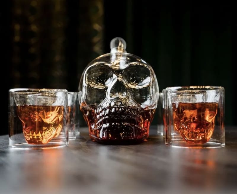 Skull Whisky decanter 3D სათვალეებით თავის ქალას ფორმის