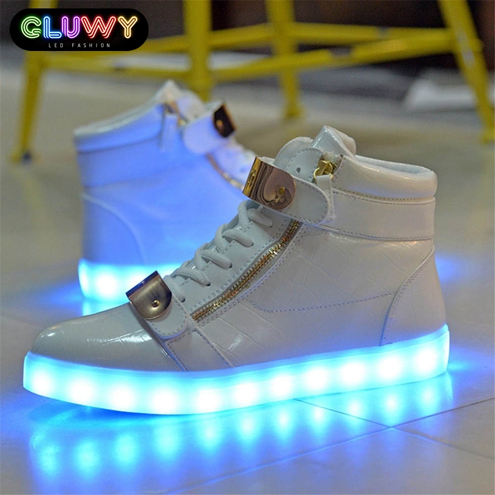 მოციმციმე sneakers gluwy